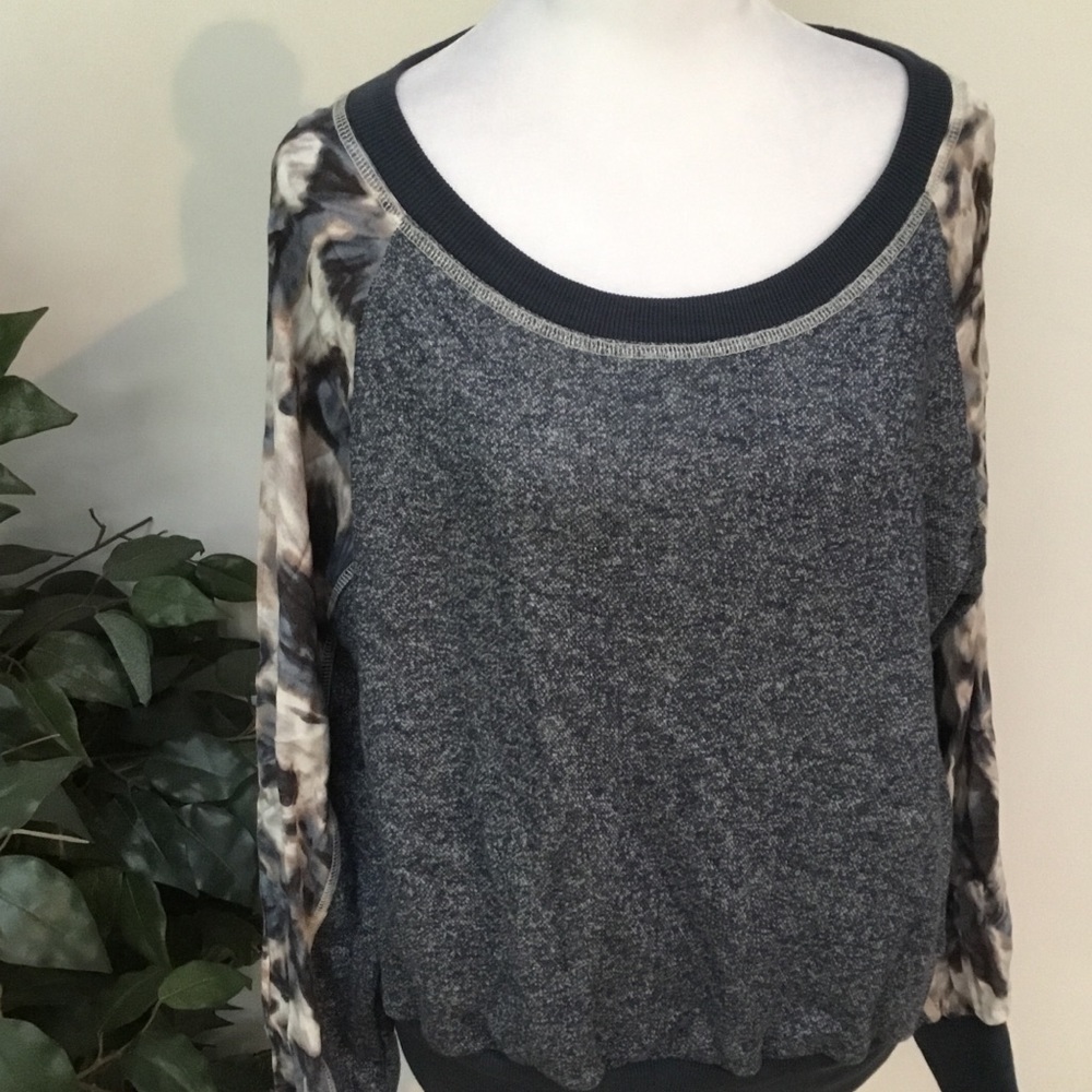 Neely pullover. - Picture 1 of 6
